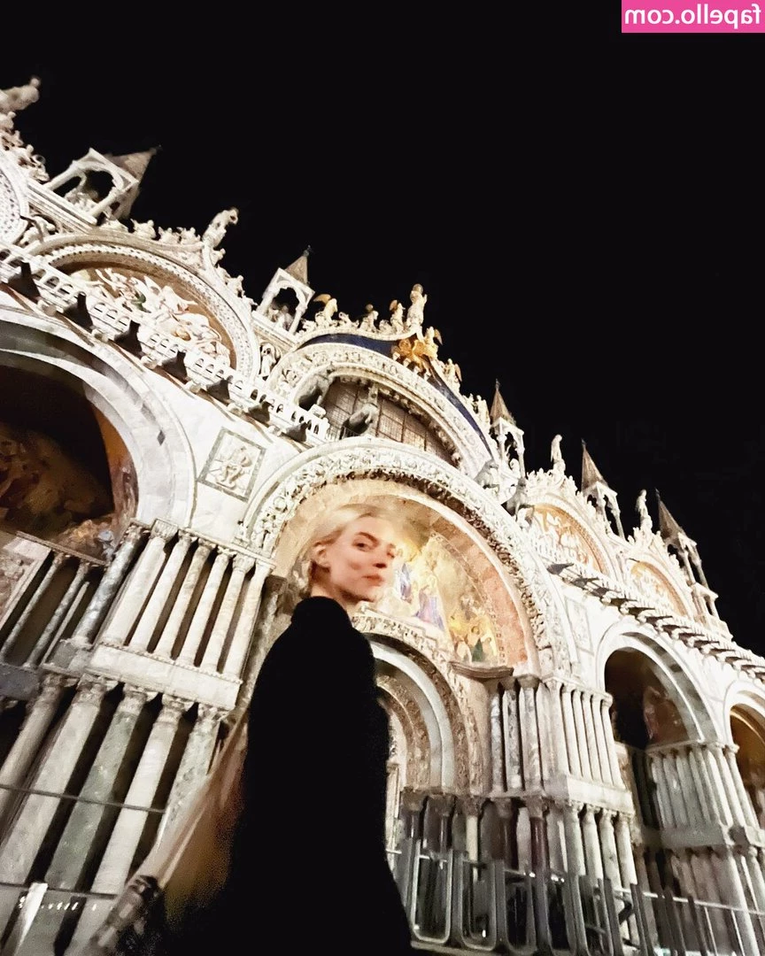 Anya Taylor-Joy [ anya-taylor-joy ] - Daaaaaamn those cycling shorts are tight