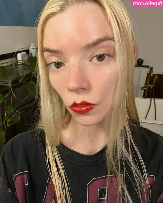 Anya Taylor-Joy [ anya-taylor-joy ] - Worship me