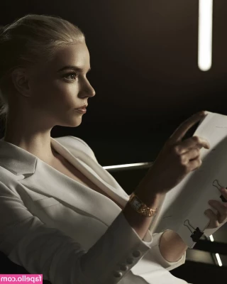 Anya Taylor-Joy [ anya-taylor-joy ] - Yummy appetizer: burrata tomatoes basil and a splash of spicy honey