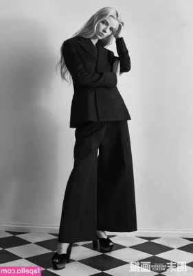 Anya Taylor-Joy [ anya-taylor-joy ] - Wishing everyone a sporty Sunday! 🏋️‍♀️ Whether you're