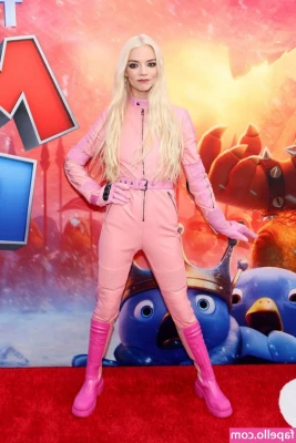 Anya Taylor-Joy [ anya-taylor-joy ] - Front view gt  side view   which is your fave