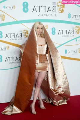 Anya Taylor-Joy [ anya-taylor-joy ] - I really want u climb up behind me and spread me open