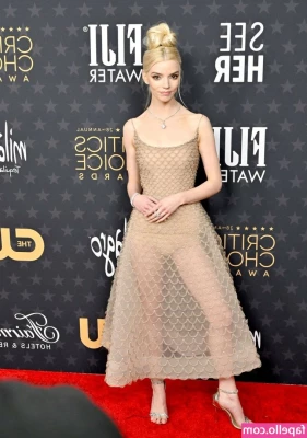 Anya Taylor-Joy [ anya-taylor-joy ] - Un besito