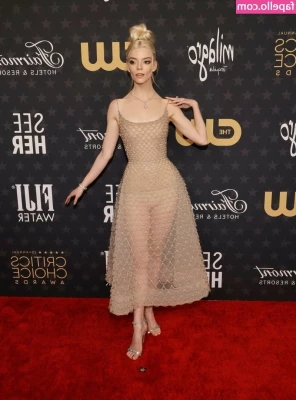 Anya Taylor-Joy [ anya-taylor-joy ] - Cruising