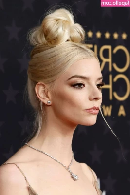 Anya Taylor-Joy [ anya-taylor-joy ] - I got my first COVID vaccine        almosthere  snapchat  letsdothis