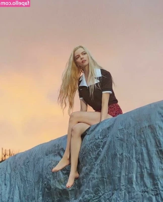 Anya Taylor-Joy [ anya-taylor-joy ] - Big hello to the newbies who came for my free trial ♡hope you stick