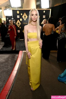Anya Taylor-Joy [ anya-taylor-joy ] - Hi friends! I’ve been dealing with a very bad kidney infection the