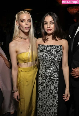 Anya Taylor-Joy [ anya-taylor-joy ] - Happy hump day set😇🙏💝 this picture is the most safe for work