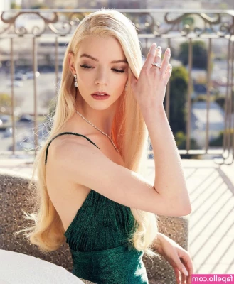 Anya Taylor-Joy [ anya-taylor-joy ] - Godt nytt år