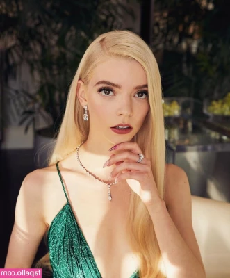 Anya Taylor-Joy [ anya-taylor-joy ] - Wanna get fucked by my unicorn