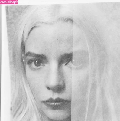 Anya Taylor-Joy [ anya-taylor-joy ] - Me gusta que mi pussy se moje solo con tomarme fotos  me pone muy