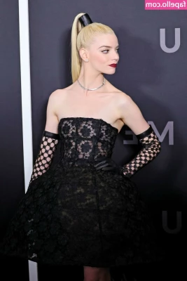 Anya Taylor-Joy [ anya-taylor-joy ] - Im still alone here