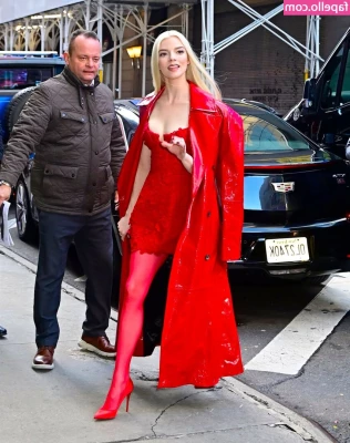 Anya Taylor-Joy [ anya-taylor-joy ] - Would you stand there infront of me and follow my instructions  I