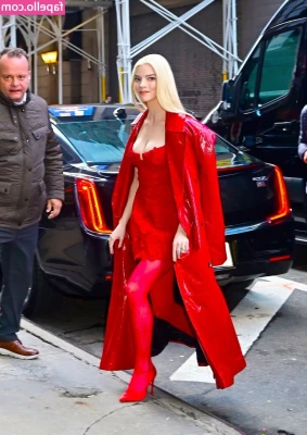 Anya Taylor-Joy [ anya-taylor-joy ] - Happy Saturday 😊