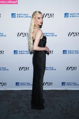 Anya Taylor-Joy [ anya-taylor-joy ] - SS of the b/g video ;)