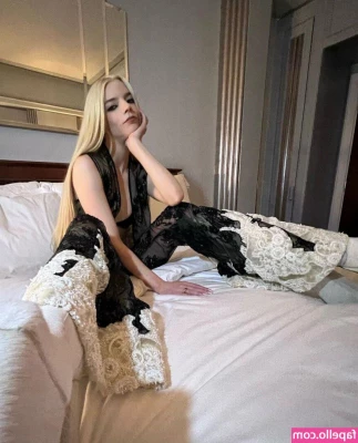 Anya Taylor-Joy [ anya-taylor-joy ] - Looking great wearing this Leopard Lingerie