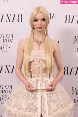 Anya Taylor-Joy [ anya-taylor-joy ] - The juiciest peach 🍑💦