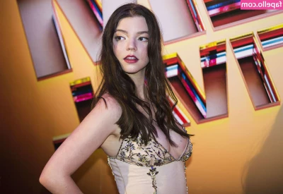 Anya Taylor-Joy [ anya-taylor-joy ] - Who likes my ass