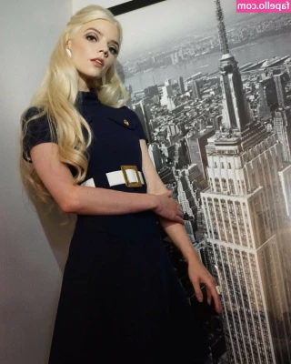 Anya Taylor-Joy [ anya-taylor-joy ] - love showing off my hairy bush ♡