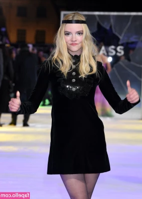 Anya Taylor-Joy [ anya-taylor-joy ] - Volví me ayudan