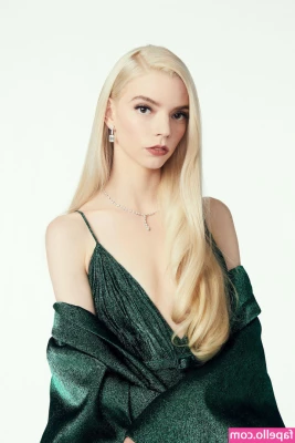 Anya Taylor-Joy [ anya-taylor-joy ] - Does it show