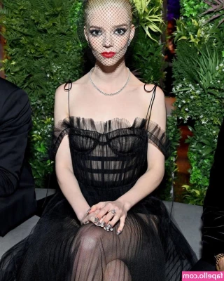 Anya Taylor-Joy [ anya-taylor-joy ] - Hola amor