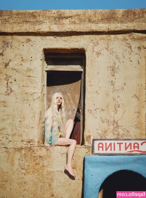 Anya Taylor-Joy [ anya-taylor-joy ] - Sliding round the pole
