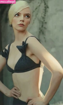 Anya Taylor-Joy [ anya-taylor-joy ] - Jerking in bed