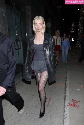 Anya Taylor-Joy [ anya-taylor-joy ] - Short nigga said he wanna bus my cheeks  he caught menon the right