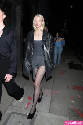 Anya Taylor-Joy [ anya-taylor-joy ] - Are you looking my ass baby