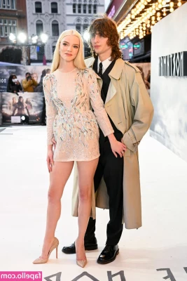 Anya Taylor-Joy [ anya-taylor-joy ] - Guess you can say i m slim thick