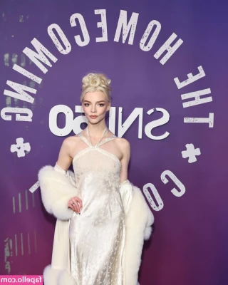 Anya Taylor-Joy [ anya-taylor-joy ] - Thick cock = thick cum ( 4 loads !!)