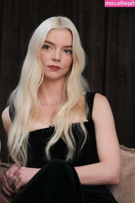 Anya Taylor-Joy [ anya-taylor-joy ] - It's winter, but the sun is out let's get naked!