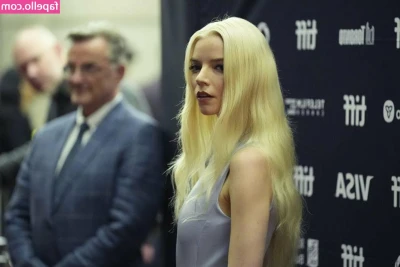 Anya Taylor-Joy [ anya-taylor-joy ] - Ready for Christmas yet? 😉Can I help?