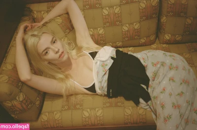 Anya Taylor-Joy [ anya-taylor-joy ] - Wakey wakey hand ON snakeyyyy 🐍 😝