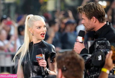 Anya Taylor-Joy [ anya-taylor-joy ] - Que me quieres hacer en cuatro 😳😳 Me chupas o me la metes ? 🥵