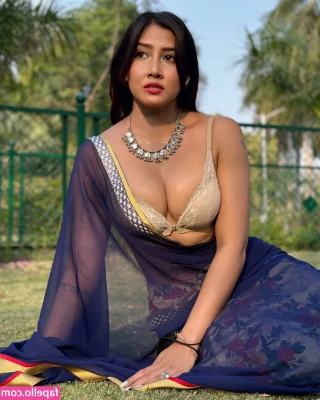 Sofia Ansari [ sofia-ansari ] - Who is trying to pay for me to resub my favorite creator   P More