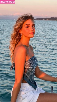 Lara Spengler [ lara-spengler ] - YOU TAKING ME FROM BEHIND POV IN THE NAKED PHOTOSET IN UR DMs..
