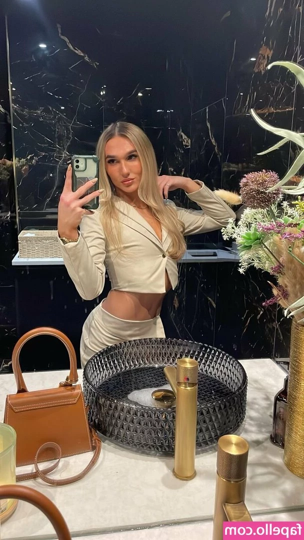 Reece Oliver [ reece-oliver ] - Hey took a little vacay Msg me for customs