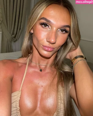 Reece Oliver [ reece-oliver ] - 🐱 Blurry pussy < in focus pussy 🐱 👓  Haha