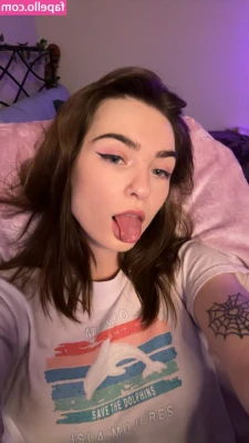 egirlMo - How do I look?? Am I hot enough to be your future GF?