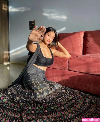 Shubhna Agarwal [ shubhna-agarwal ] - tan is coming in nicely! i plan on getting some more sun now that the