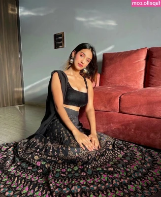 Shubhna Agarwal [ shubhna-agarwal ] - Ya quiero un sugar daddy que me consienta en todo lo que yo quiera