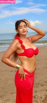 Shubhna Agarwal [ shubhna-agarwal ] - Clothes on or off? 🥰🙈