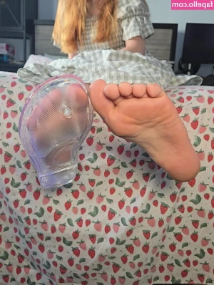 barefootbun3 - https://onlyfans.com/1028252274/lolly_kiss