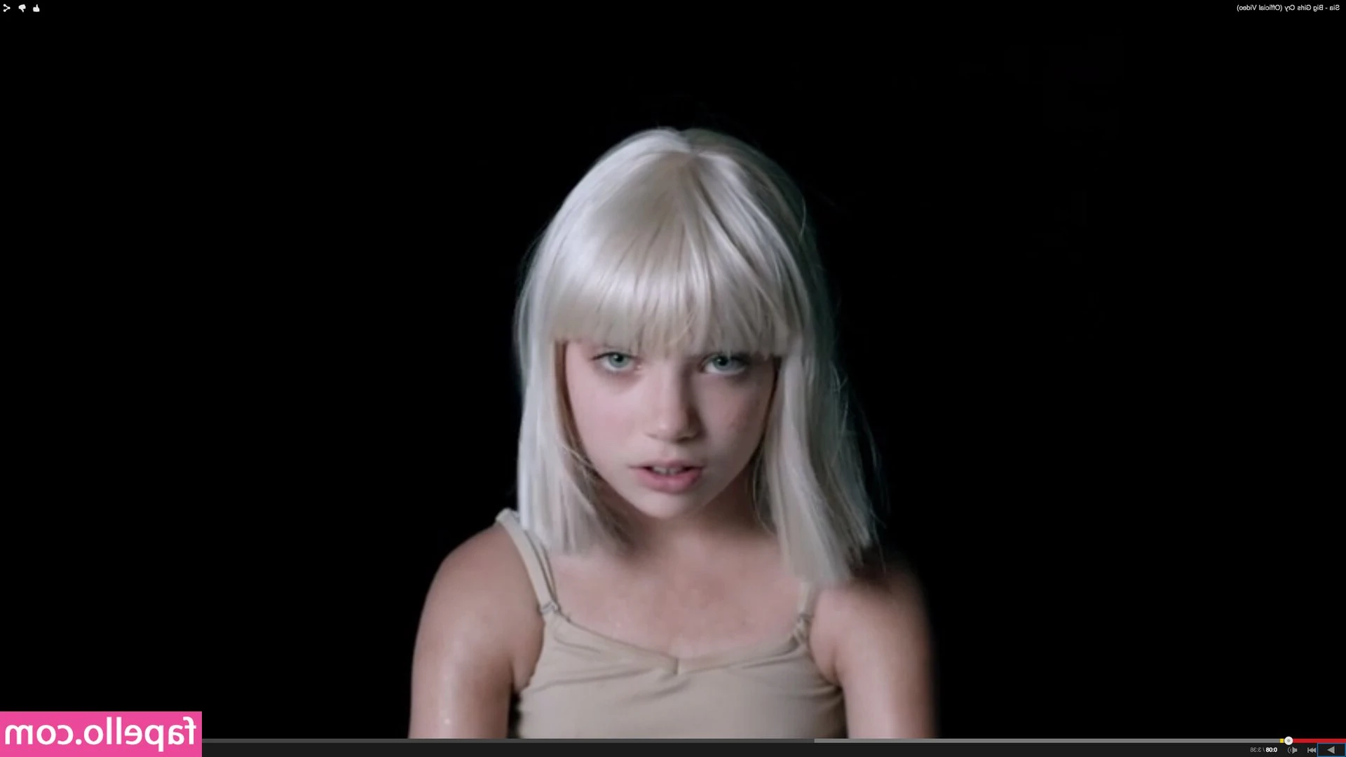 maddieziegler - Who wants to remove my hand? 😛