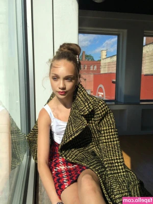 maddieziegler - Thank you all for your support!  I love showing off for you! 🥰 DM