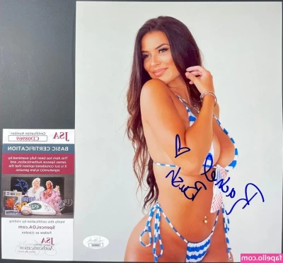 rachelbush - need someone to put my lotion on ☀️