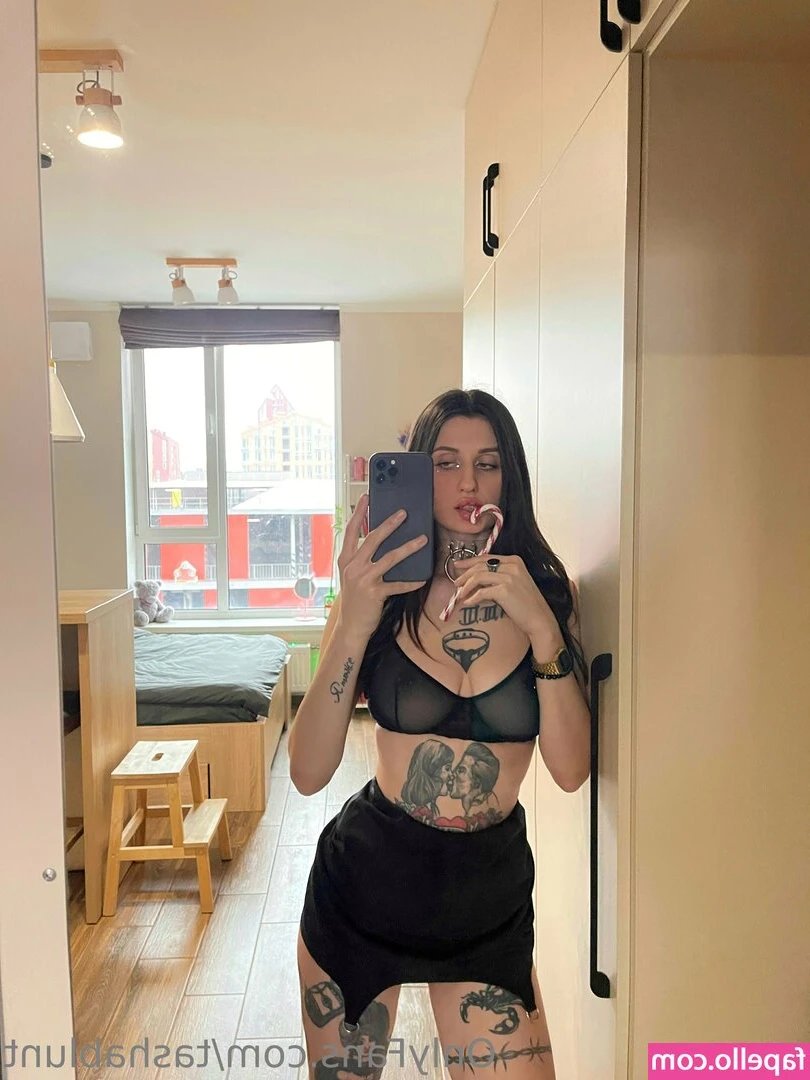 tashablunt - You should always tan naked imo☀️