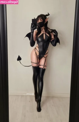 Wonni - Happy Monday babes😘Starting the week off with some EXPLICIT